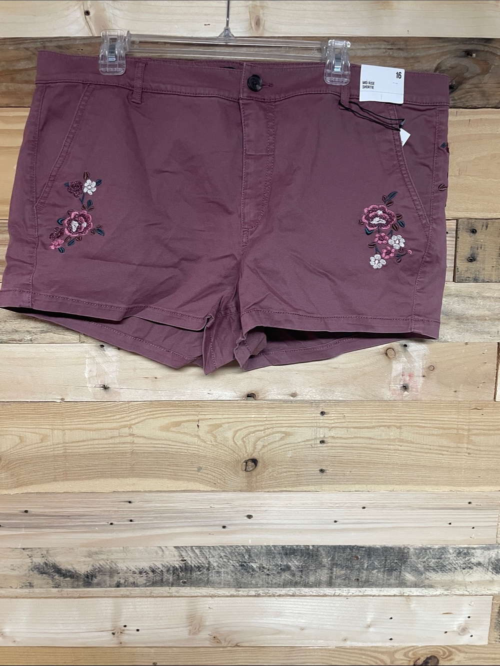 Express size 16 Dusty Rose Color Rose 
Stitching Mid-rise Shortie Chino Shorts